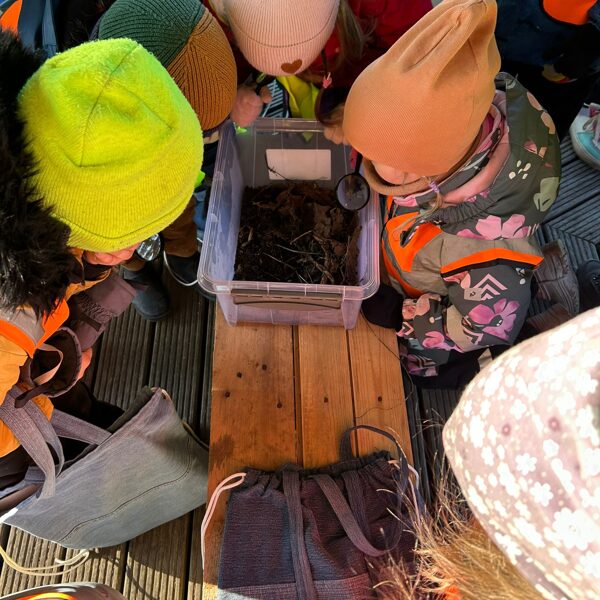 Pirmsskolēni SIA "ZAAO" Dabas un tehnoloģiju parkā "URDA".