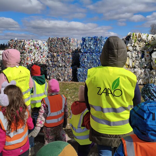 Pirmsskolēni SIA "ZAAO" Dabas un tehnoloģiju parkā "URDA".